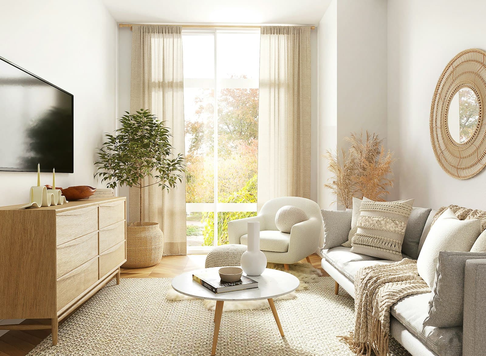 Sala clara e aconchegante, com sofá branco, plantas e luz entrando pela janela